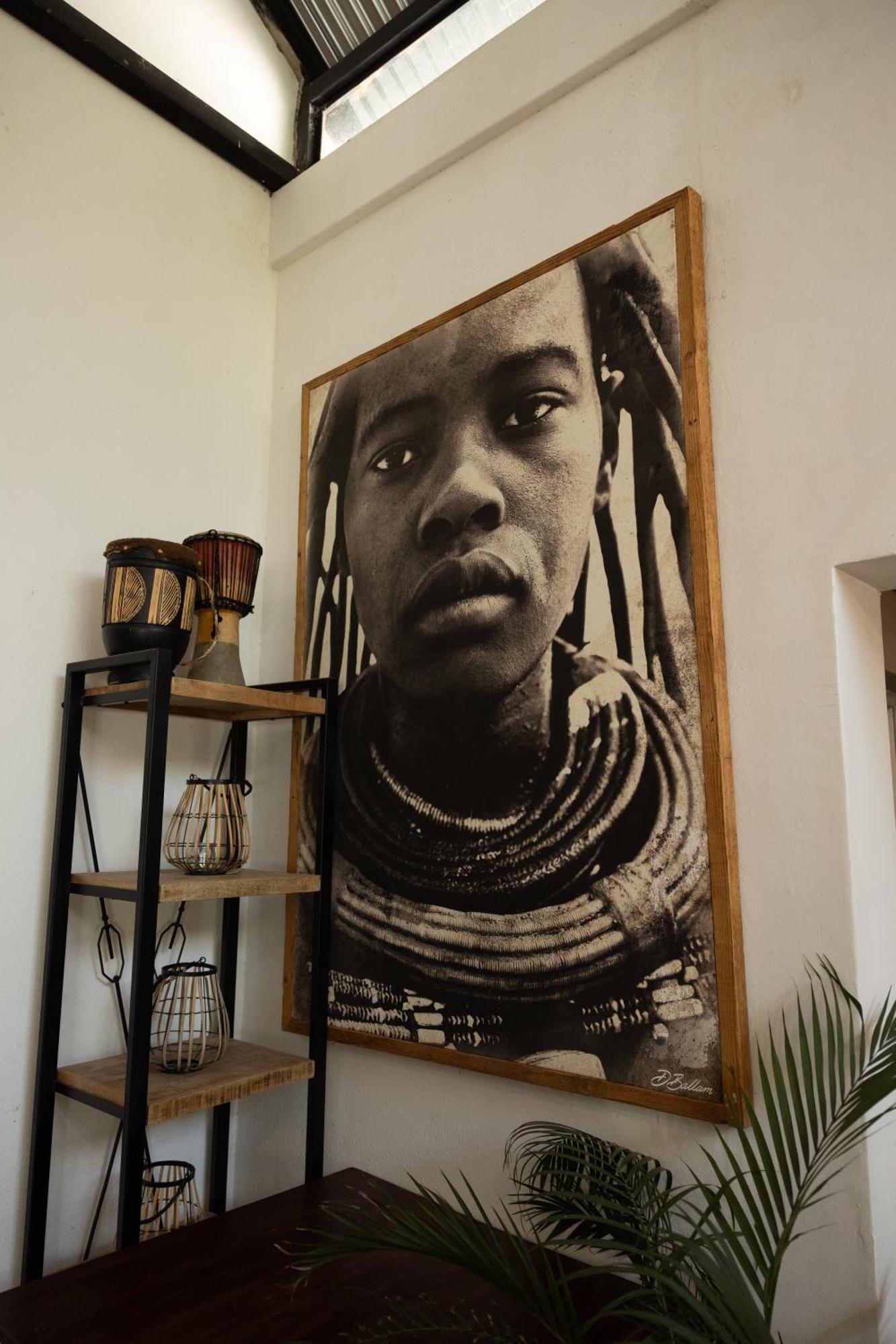 Out Of Africa Town Lodge Очиваронго Екстериор снимка