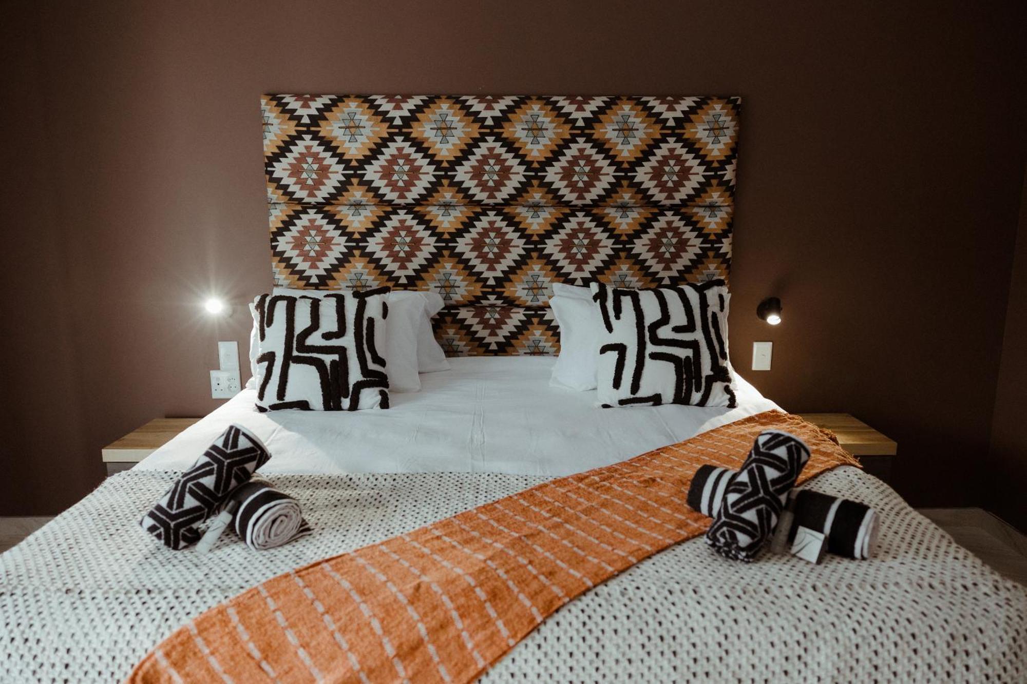 Out Of Africa Town Lodge Очиваронго Екстериор снимка
